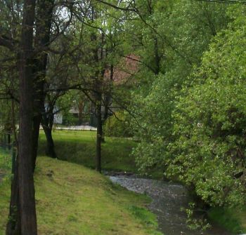 A falun keresztülfolyó Bán-patak fotója